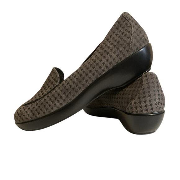 Dansko Loafers Womens 7.5 M/EU 38 Leather Slip On Shoe Debra Gray Houndstooth - Picture 2 of 7